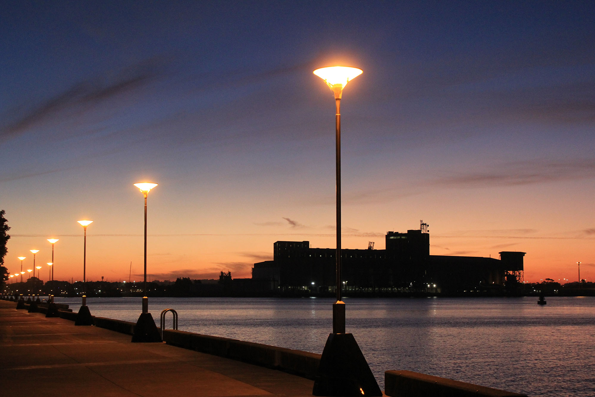 newcastle harbour at night